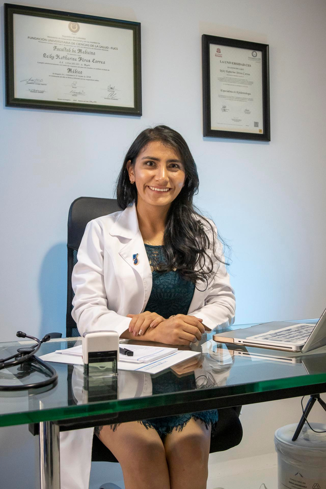 Dra Katherine Perez | Especialista en Epidemiología Image